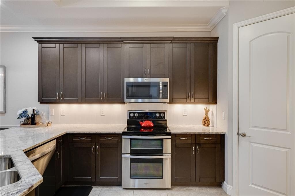 1626 Serrano CIR, NAPLES FL 34105-7