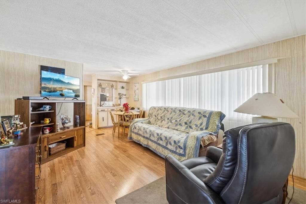 455 Cape Florida WAY, NAPLES FL 34104-22