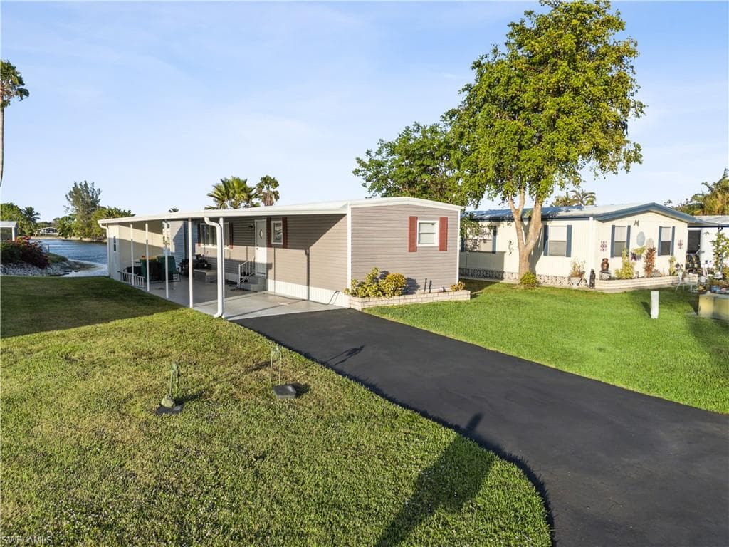 455 Cape Florida WAY, NAPLES FL 34104-1