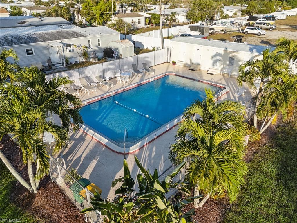 455 Cape Florida WAY, NAPLES FL 34104-12