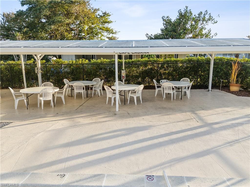 455 Cape Florida WAY, NAPLES FL 34104-15