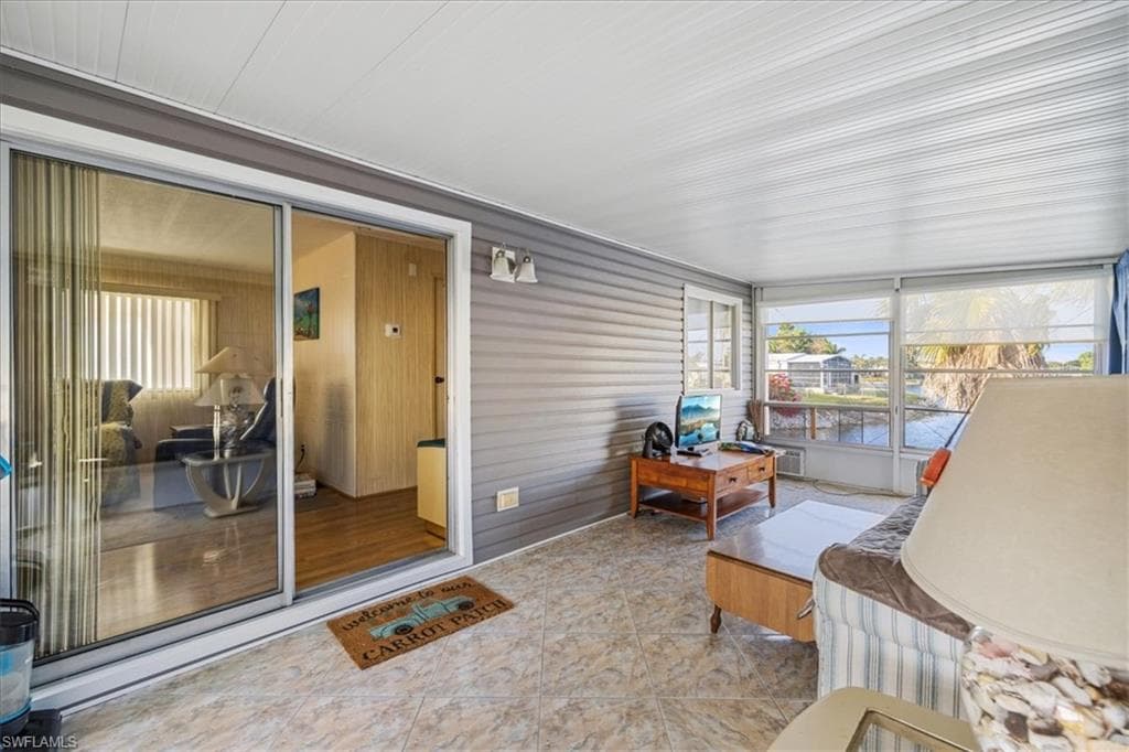 455 Cape Florida WAY, NAPLES FL 34104-25