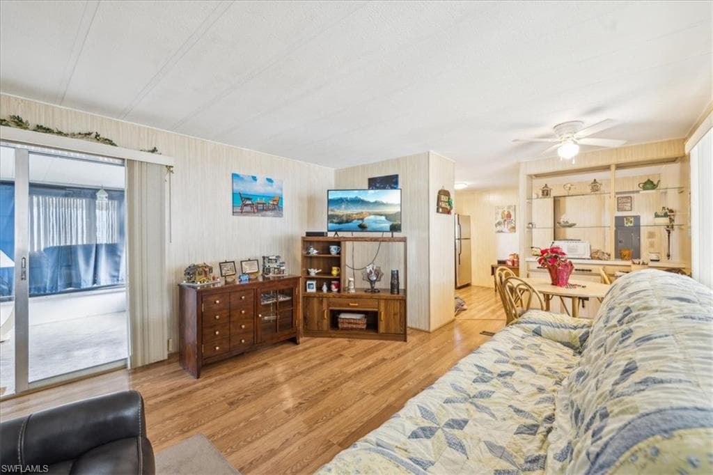 455 Cape Florida WAY, NAPLES FL 34104-21