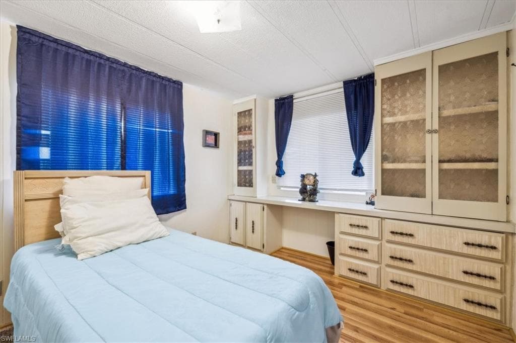 455 Cape Florida WAY, NAPLES FL 34104-27