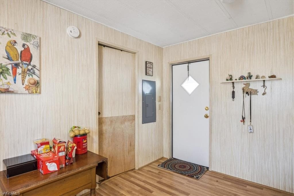 455 Cape Florida WAY, NAPLES FL 34104-17