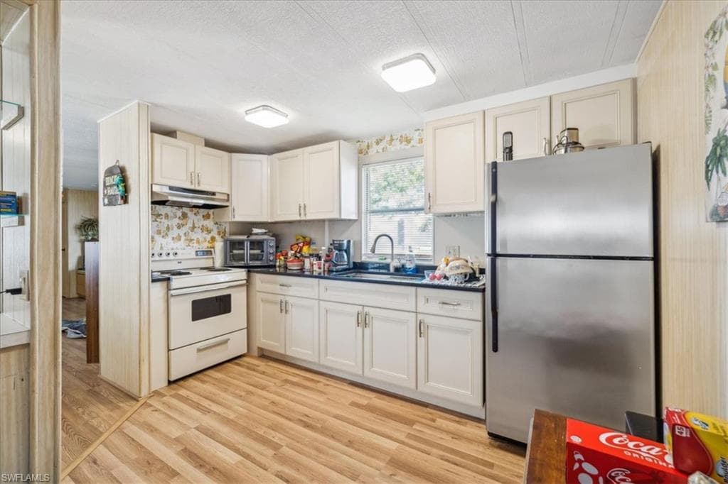 455 Cape Florida WAY, NAPLES FL 34104-18