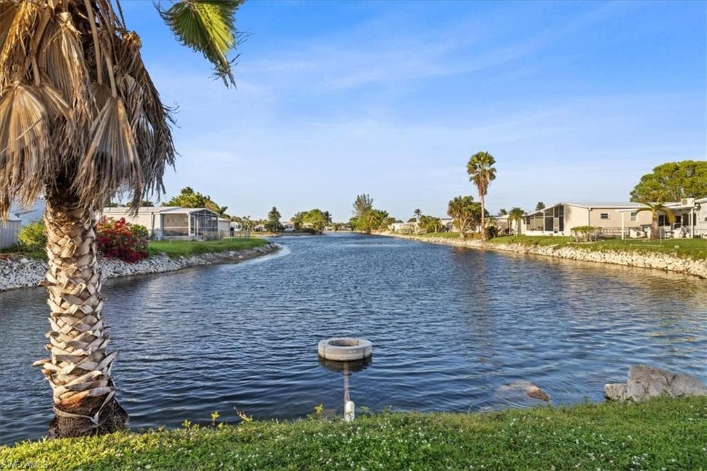 455 Cape Florida WAY, NAPLES FL 34104-34