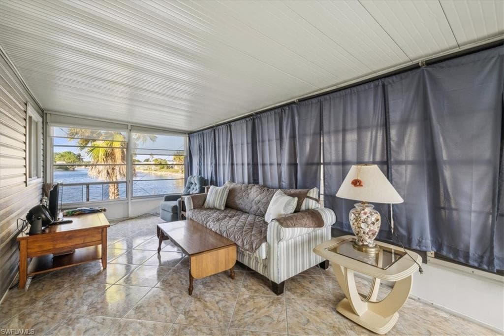 455 Cape Florida WAY, NAPLES FL 34104-24