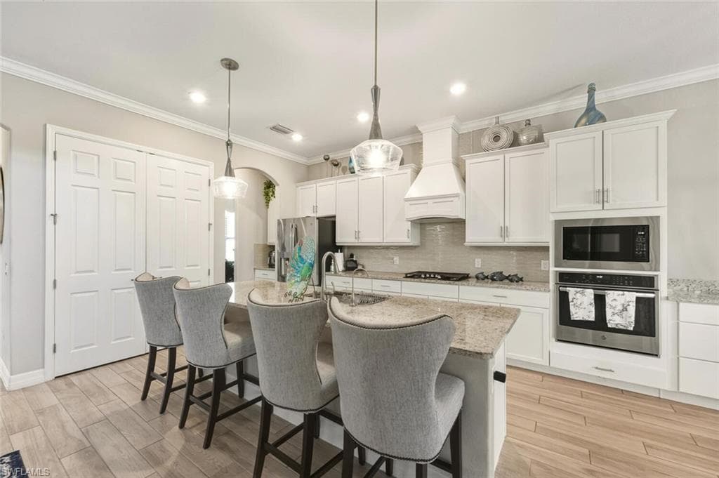 2115 Antigua LN, NAPLES FL 34120-2