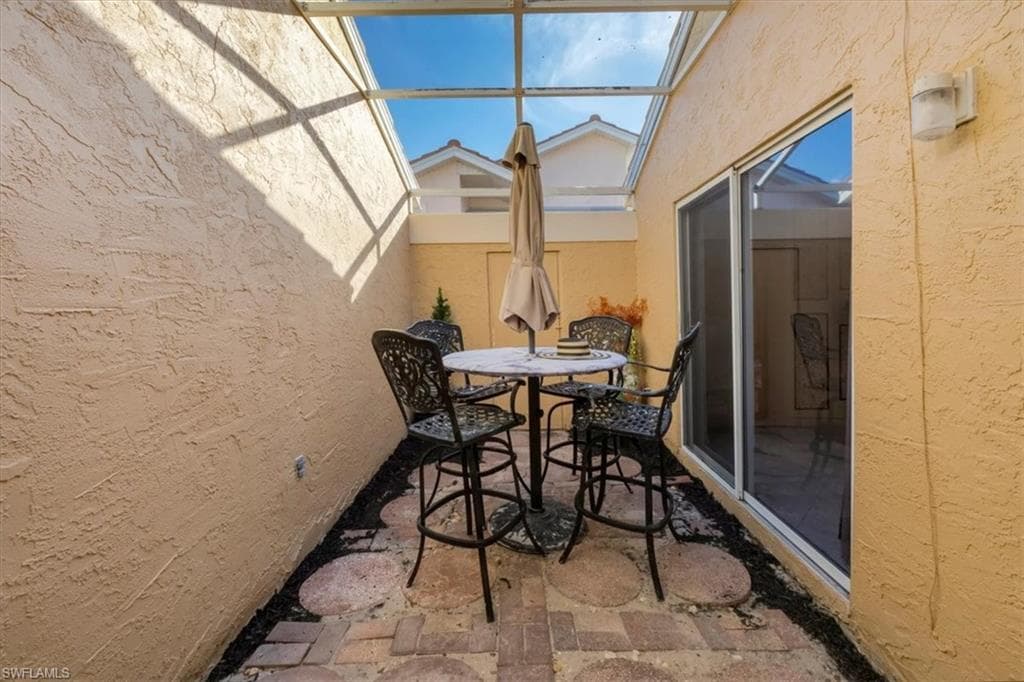 1321 Naples Lake DR, NAPLES FL 34104-16