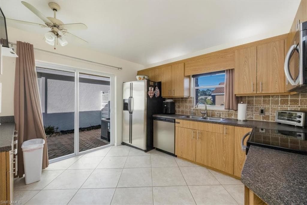 1321 Naples Lake DR, NAPLES FL 34104-6