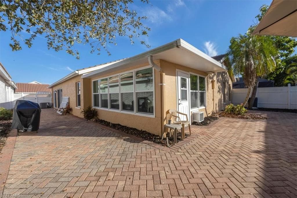 1321 Naples Lake DR, NAPLES FL 34104-19