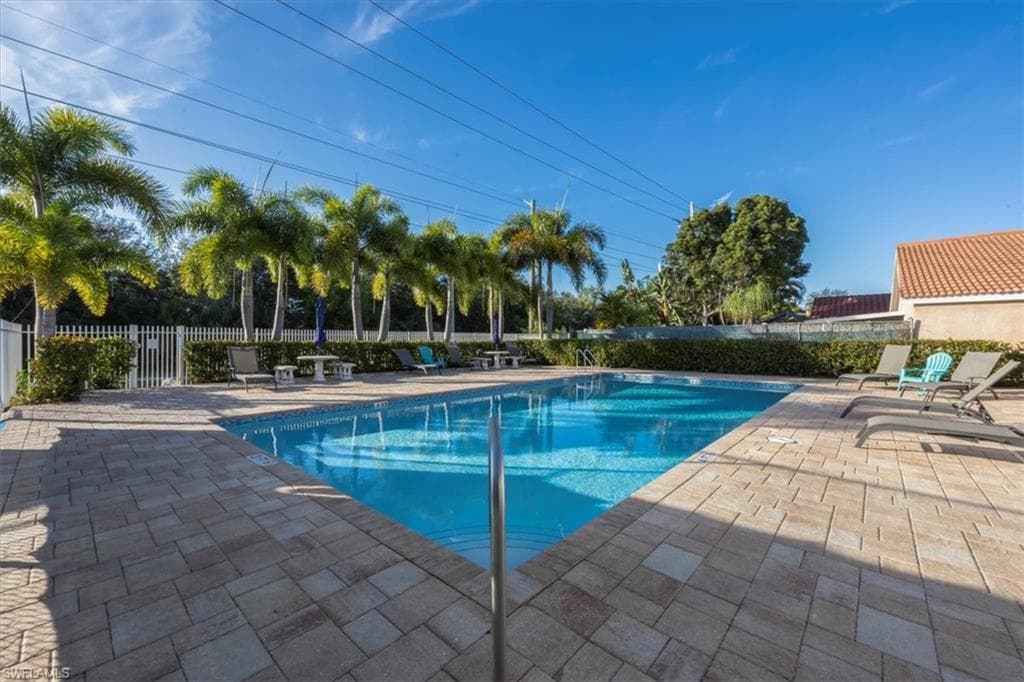 1321 Naples Lake DR, NAPLES FL 34104-23