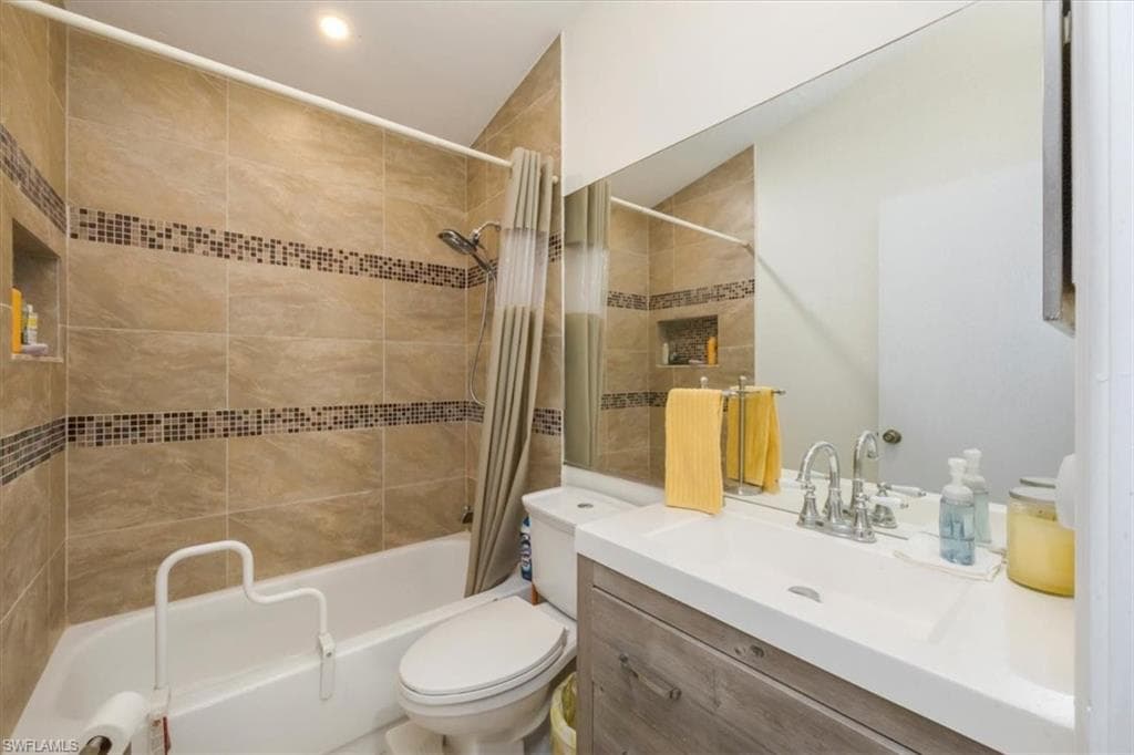 1321 Naples Lake DR, NAPLES FL 34104-10