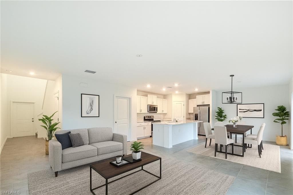 12093 Monterey Pine LN, FORT MYERS FL 33966-1