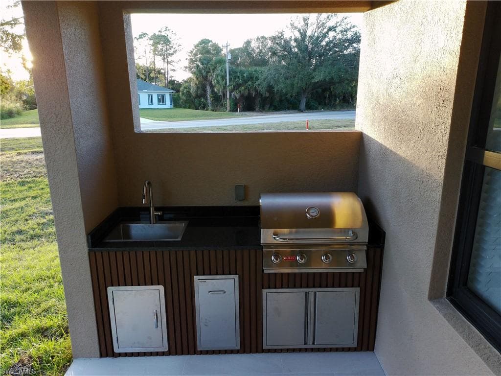 810 Sentinela BLVD, LEHIGH ACRES FL 33974-5