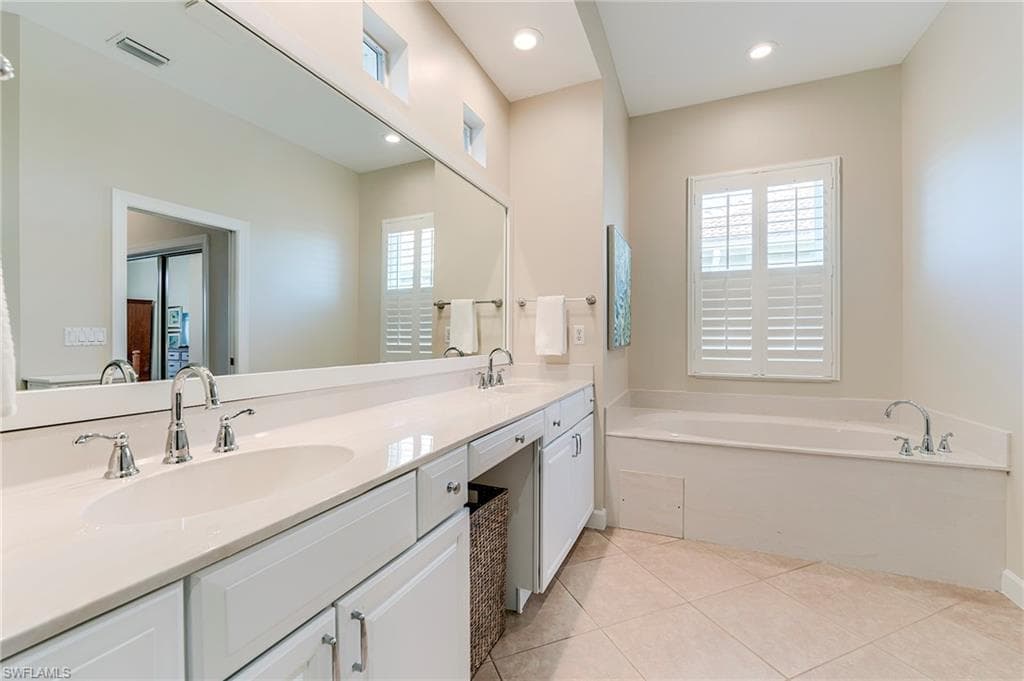 8782 New Castle DR, FORT MYERS FL 33908-26