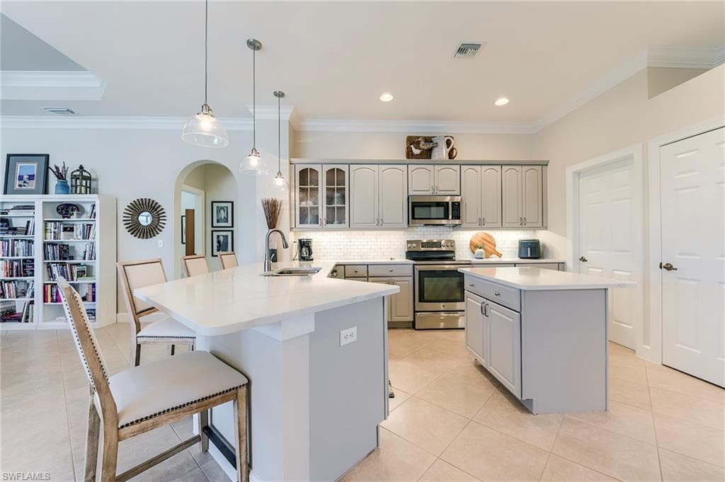 8782 New Castle DR, FORT MYERS FL 33908-17