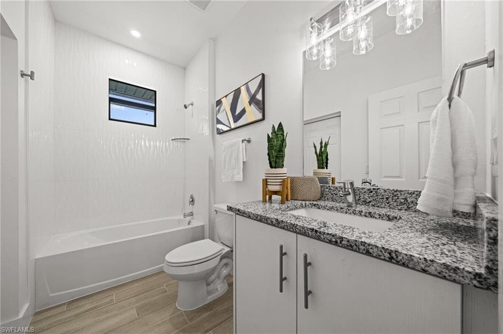 1826 NE 10th PL-16