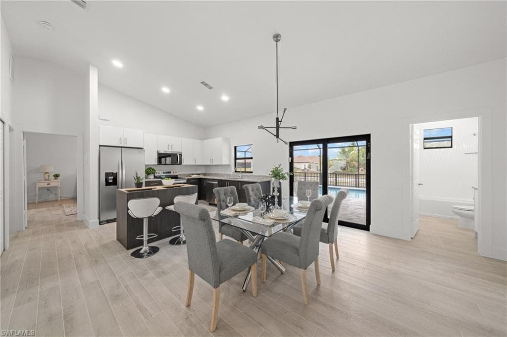 1826 NE 10th PL-6
