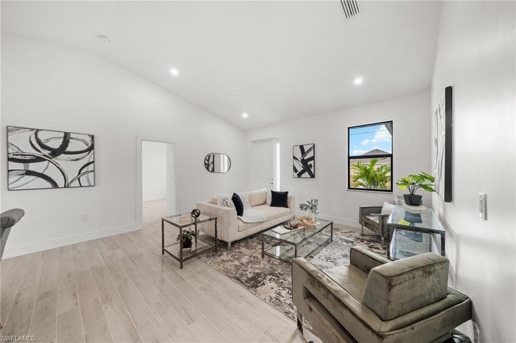 1826 NE 10th PL-4