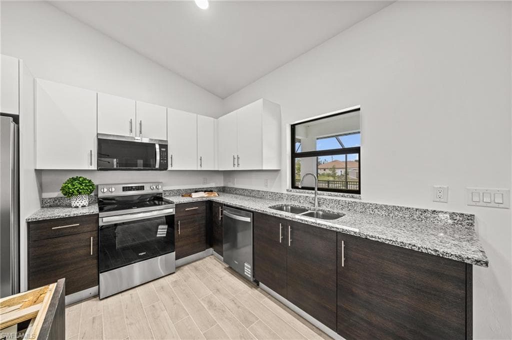 1826 NE 10th PL-7