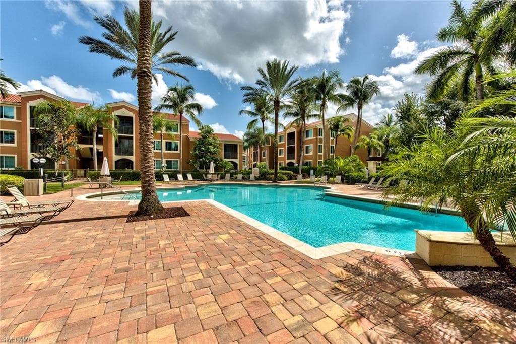 1200 Reserve WAY # 106, NAPLES FL 34105-22