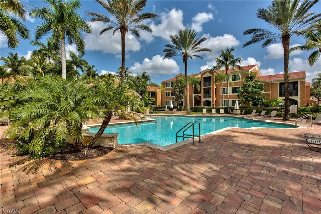 1200 Reserve WAY # 106, NAPLES FL 34105-21