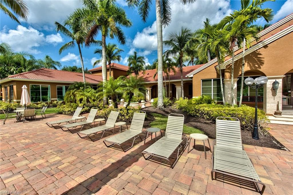 1200 Reserve WAY # 106, NAPLES FL 34105-23
