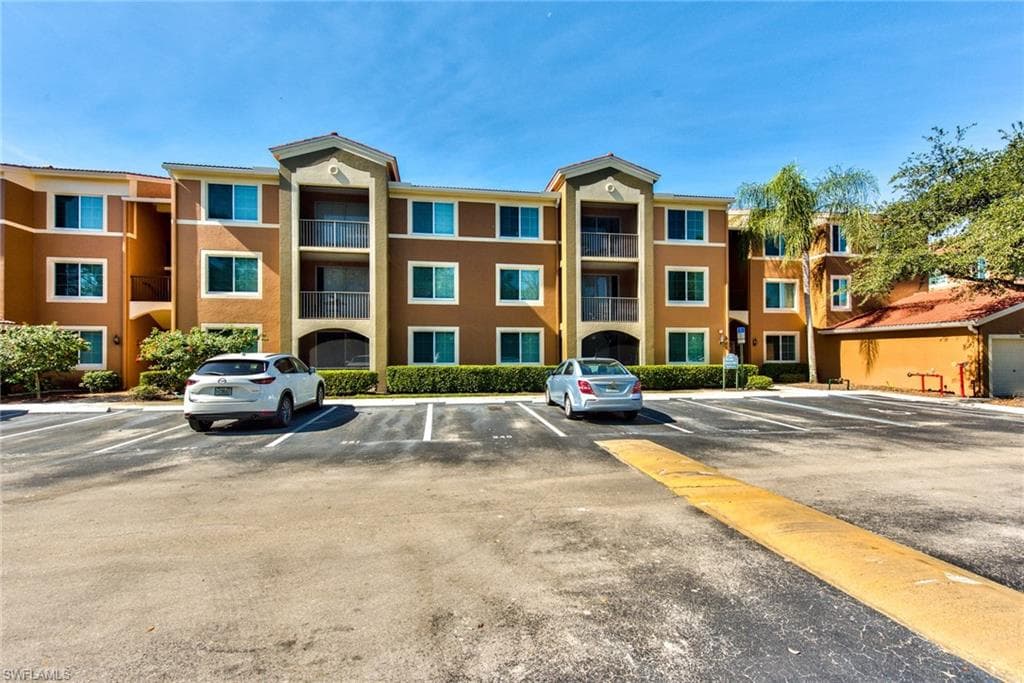 1200 Reserve WAY # 106, NAPLES FL 34105-18
