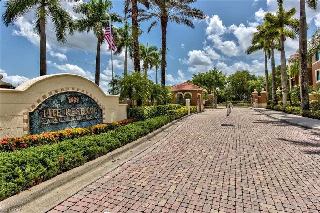 1200 Reserve WAY # 106, NAPLES FL 34105-30