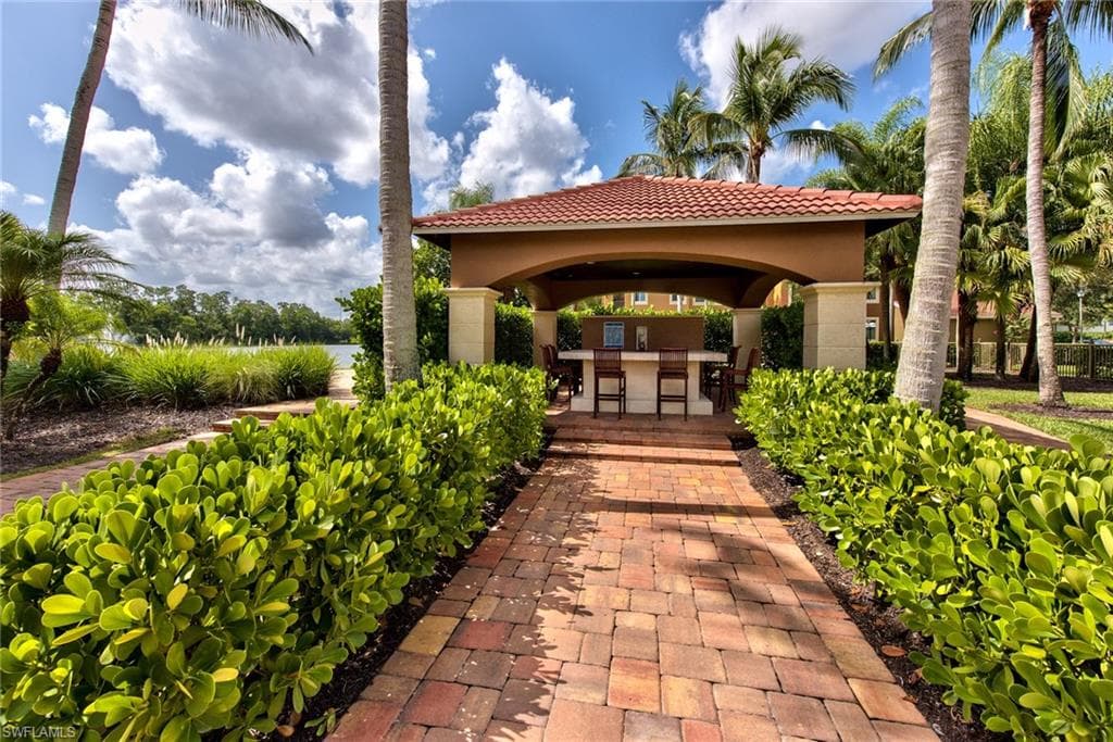 1200 Reserve WAY # 106, NAPLES FL 34105-24