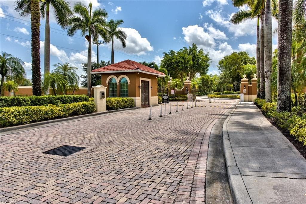 1200 Reserve WAY # 106, NAPLES FL 34105-20