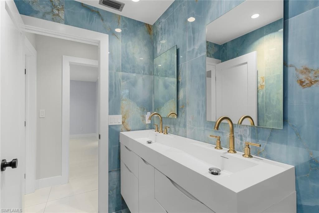 9455 Coventry CT, SANIBEL FL 33957-27