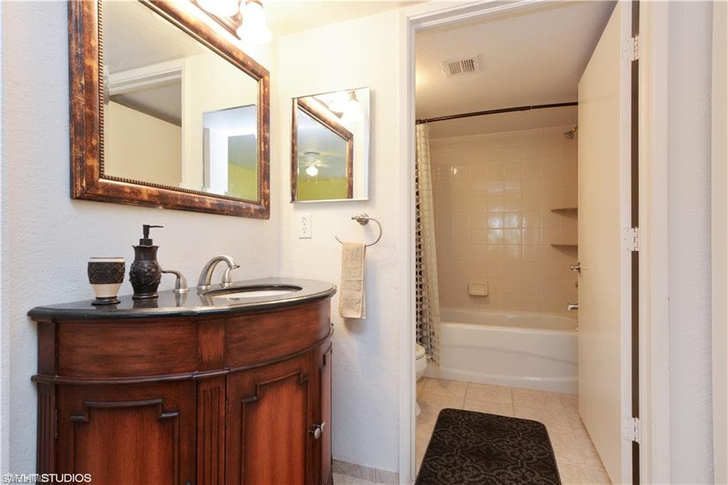 8215 Ibis Club DR # 109, NAPLES FL 34104-9