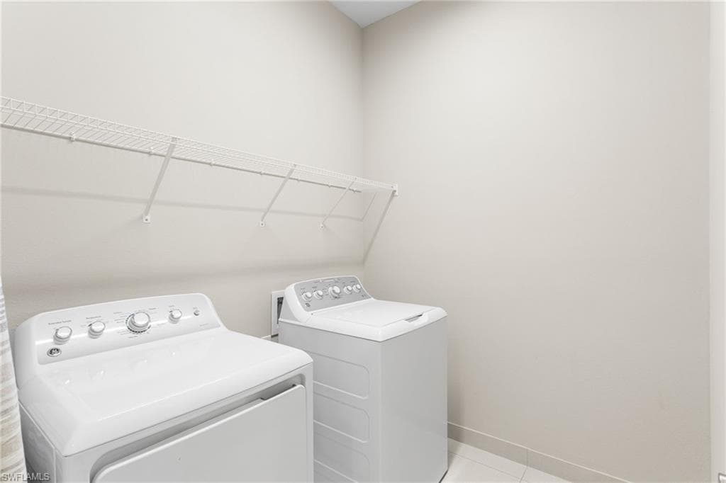 11409 Jacaranda DR, NAPLES FL 34120-21