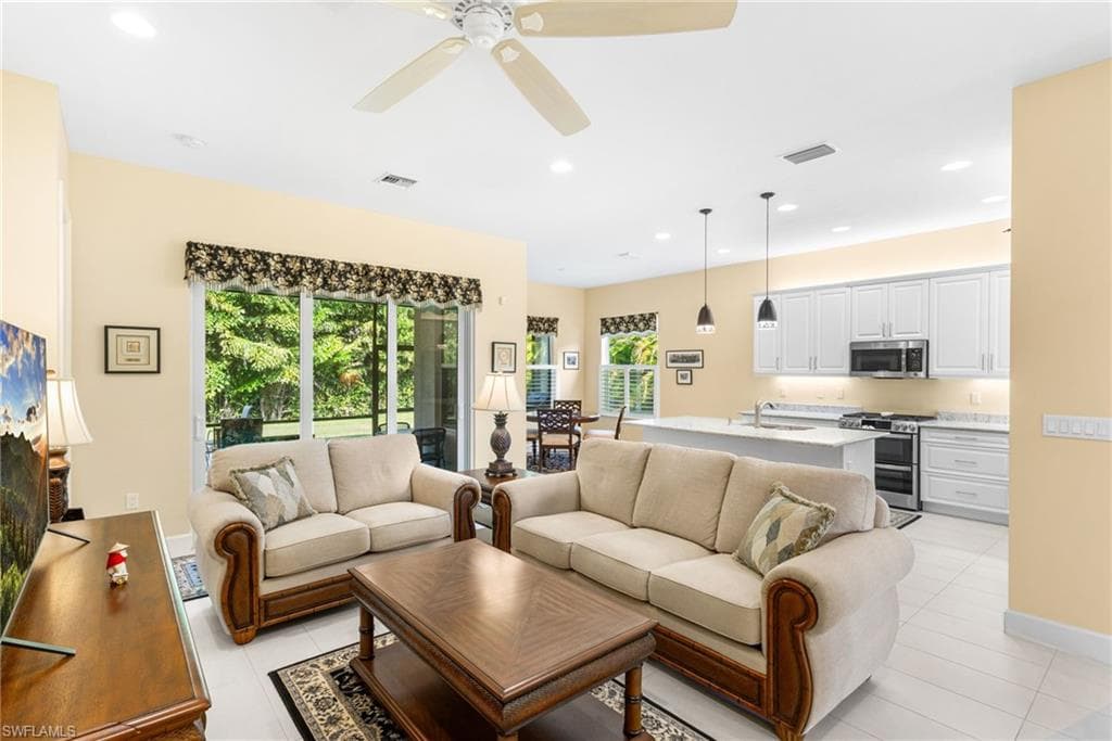 11409 Jacaranda DR, NAPLES FL 34120-4