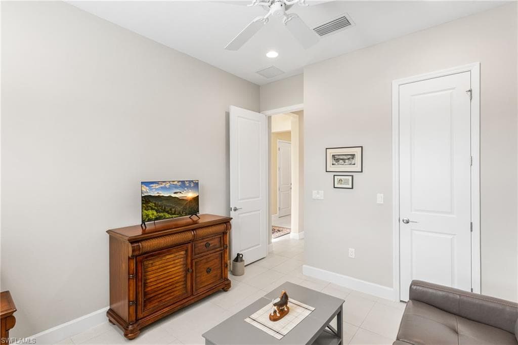 11409 Jacaranda DR, NAPLES FL 34120-23