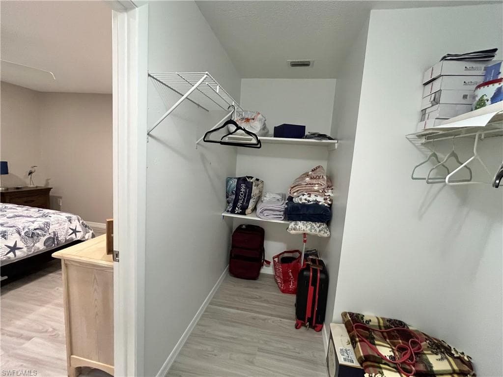 1254 Hazeltine DR-26