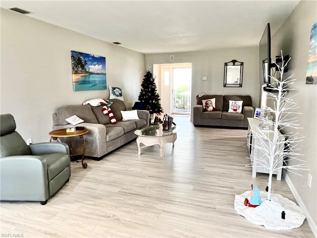 1254 Hazeltine DR-12