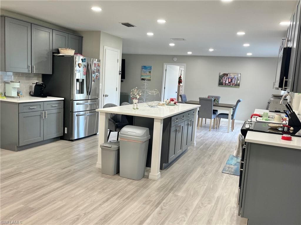 1254 Hazeltine DR-6