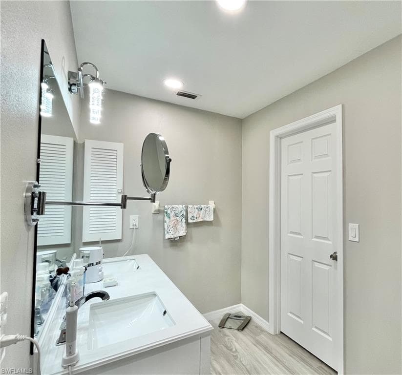 1254 Hazeltine DR-23