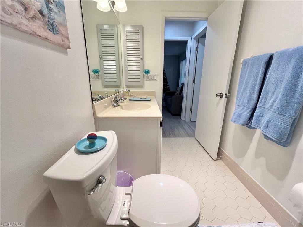 1254 Hazeltine DR-33