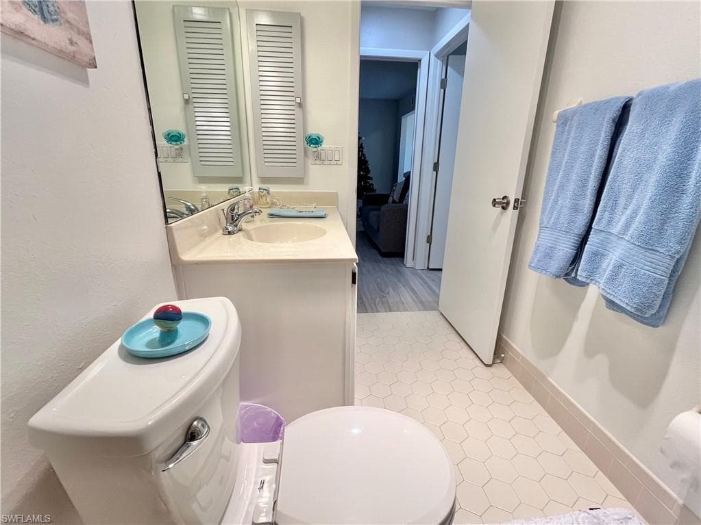 1254 Hazeltine DR-32