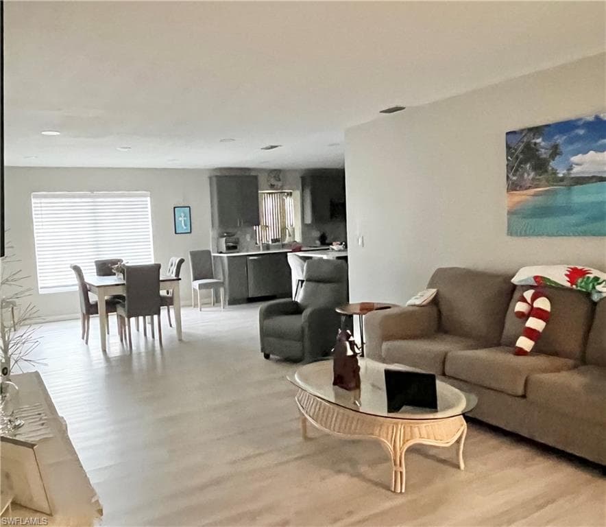 1254 Hazeltine DR-13