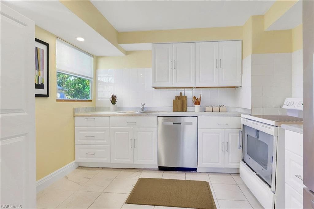 5306 Martin ST, NAPLES FL 34113-32
