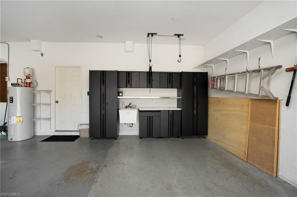 320 Spider Lily LN, NAPLES FL 34119-36