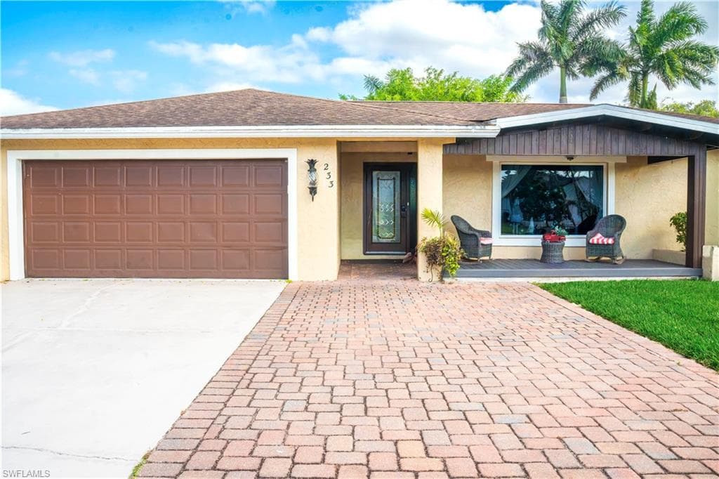 233 Baltusrol DR, NAPLES FL 34113-2