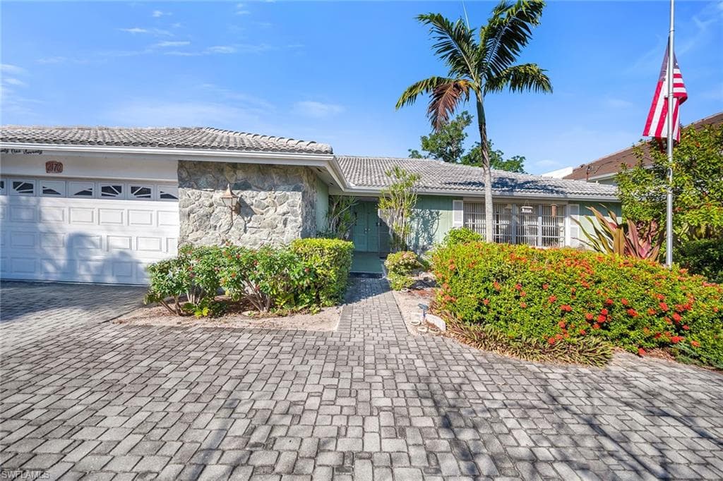2170 Snook DR, NAPLES FL 34102-2