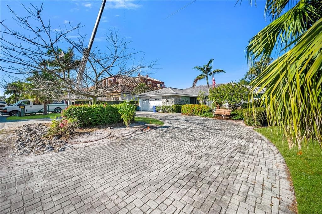 2170 Snook DR, NAPLES FL 34102-8